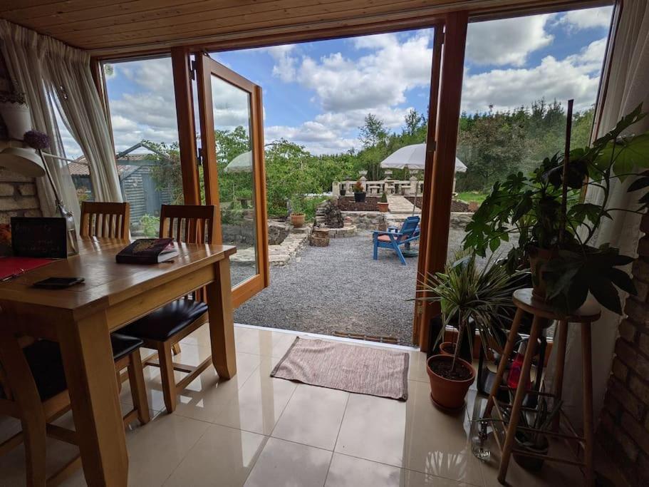 Secluded Private Cottage Hot-Tub, Sauna & Fire-Pit Carrick on Shannon Buitenkant foto